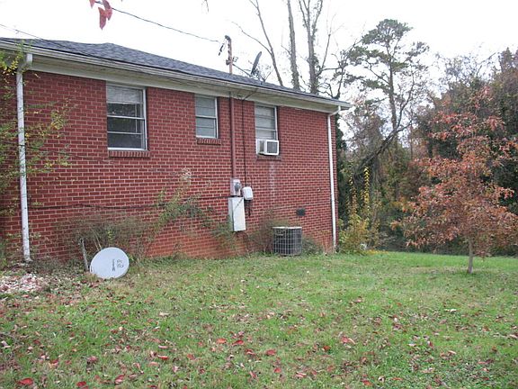 4th image of 3609 Riverview Dr