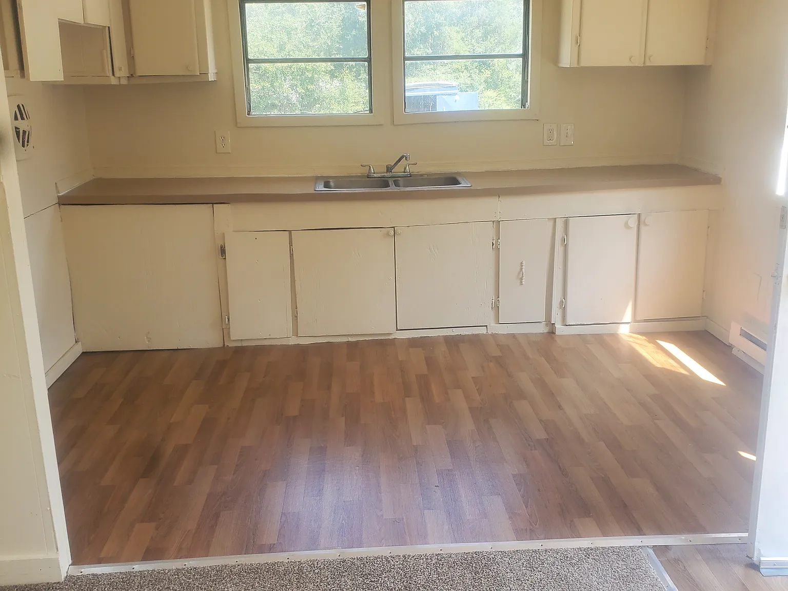 3 bed, 1.5 bath, $700 — Photo 4