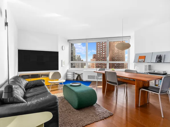 200 East 94th Street image 1 of 17