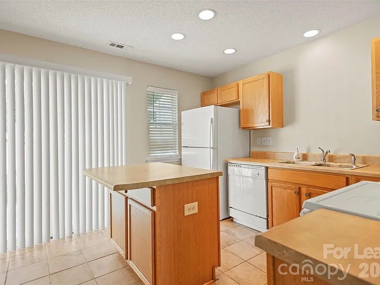 148 Mangum Cir — Photo 14