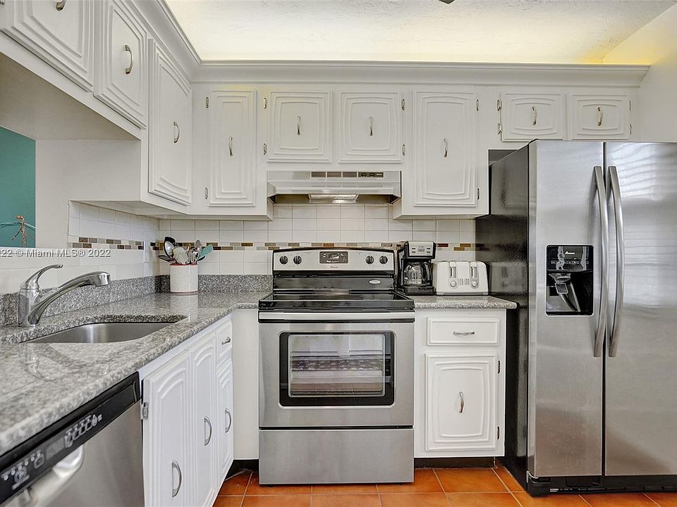 1st image of 2811 Somerset Dr APT 400