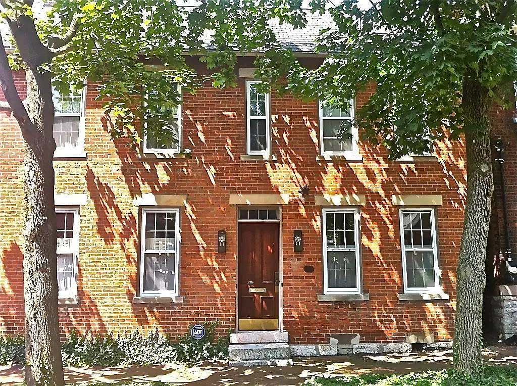 2 bed, 1.5 bath, 1150 sqft, $1,600 — Photo 1