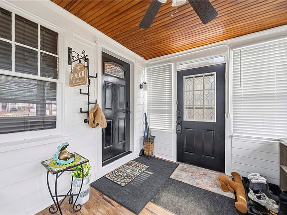 5th image of 2042 N Clinton Ave