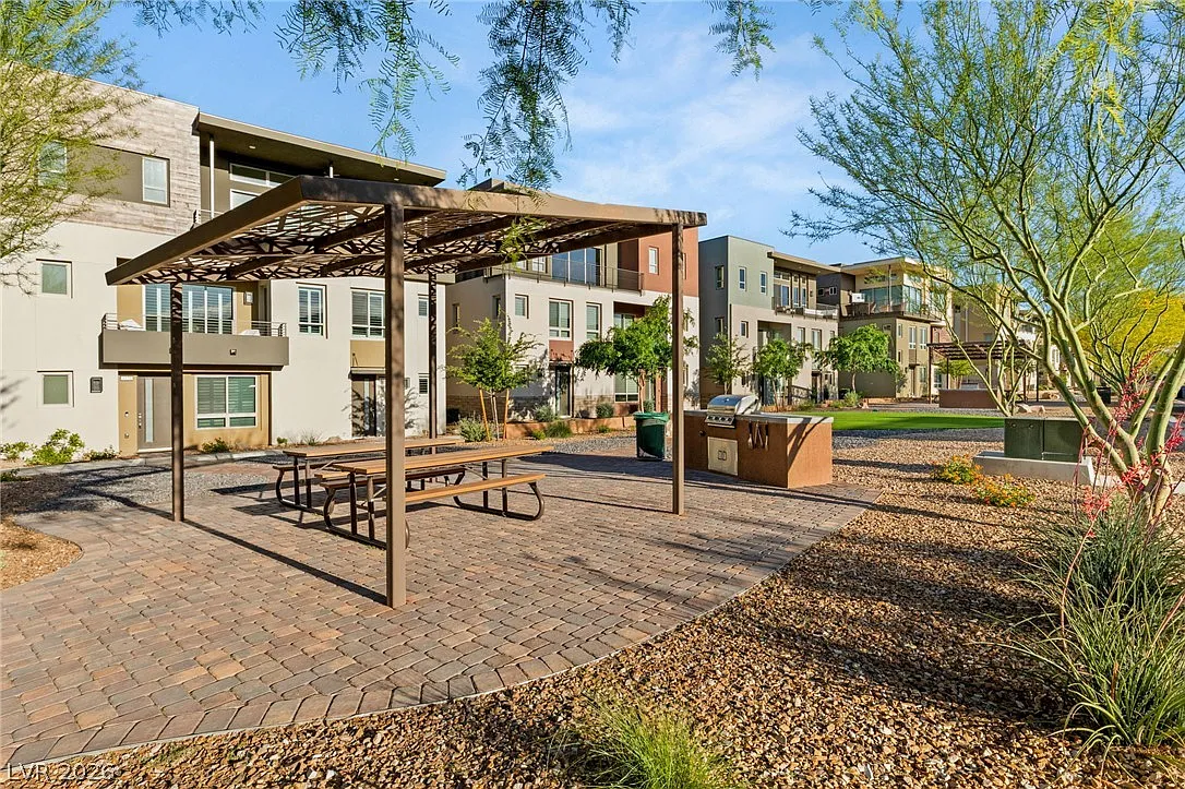 2 bed, 2.5 bath, 2241 sqft, $3,795 — Photo 3