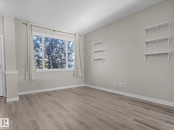 3rd image of 541 Paterson Way SW