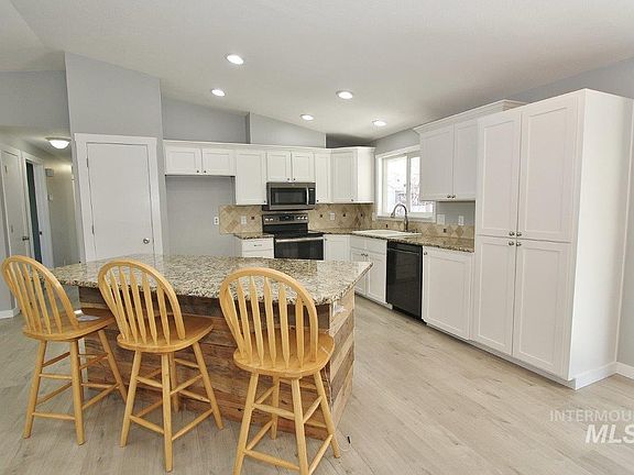 5th image of 2206 N Galway Dr