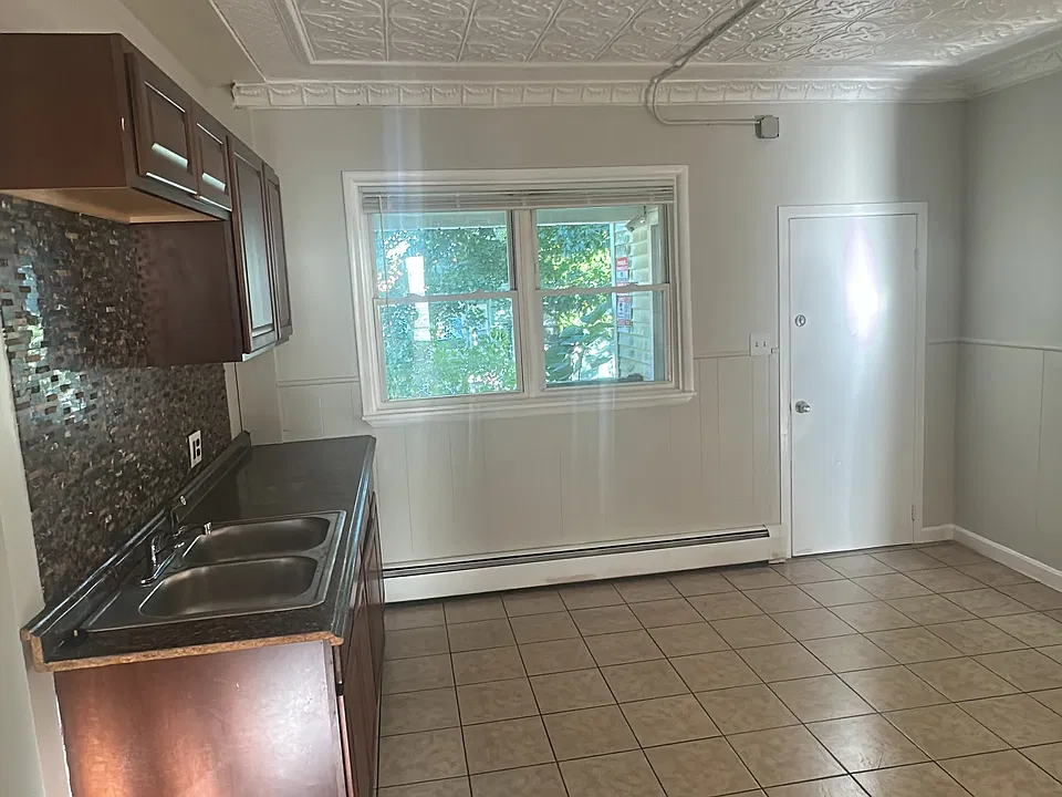 672 Fairmount St #1
