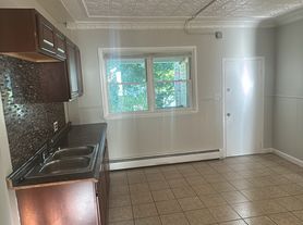 672 Fairmount St, Woonsocket, RI