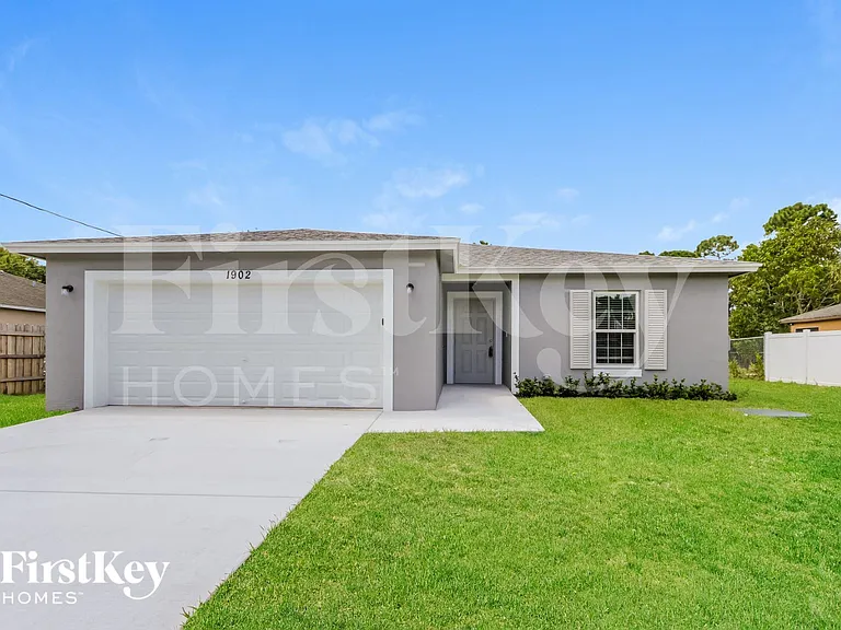 1902 SW Janette Ave — Photo 1