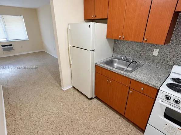 696 NE 85th St, Miami, FL