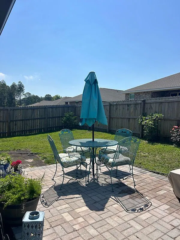 3 bed, 2.0 bath, 1425 sqft, $2,150 — Photo 2