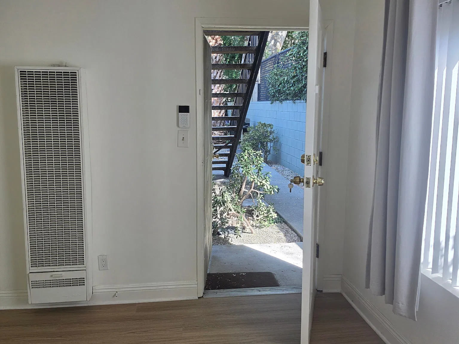 Studio, 350 sqft, $1,675 — Photo 2