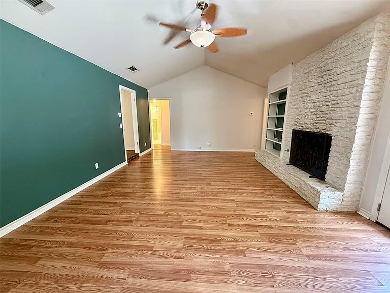 6301 Emory Ln — Photo 2