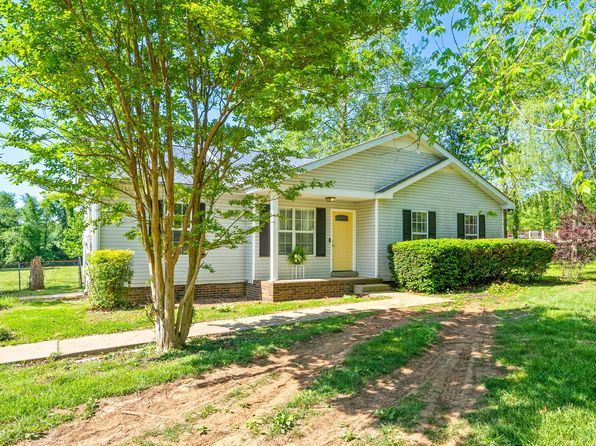 2442 Chester Harris Rd, Woodlawn, TN 37191