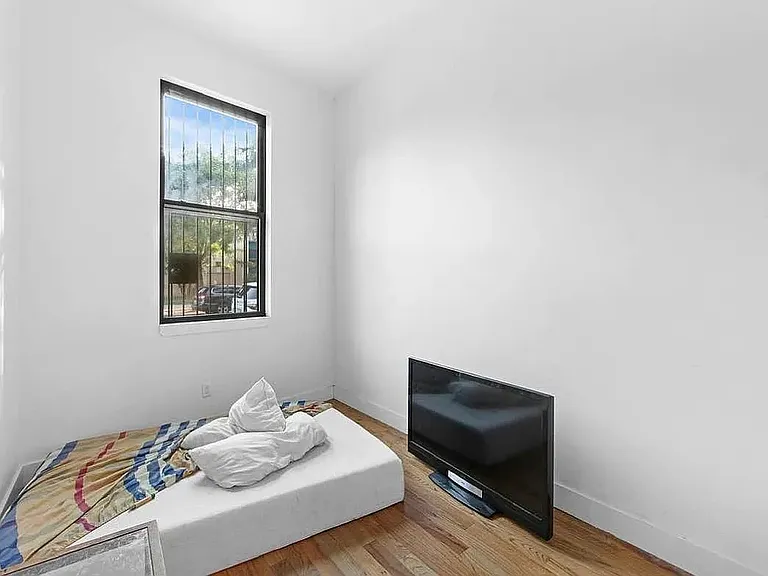 481 Evergreen Ave #1F — Photo 7