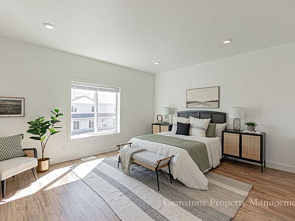 3rd image of 547 Tiller Ave