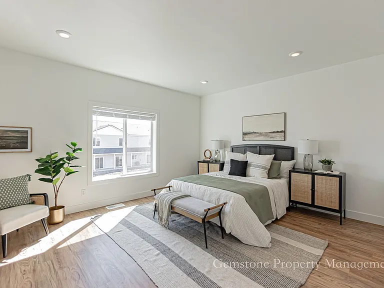 528 Harvester Ave — Photo 17
