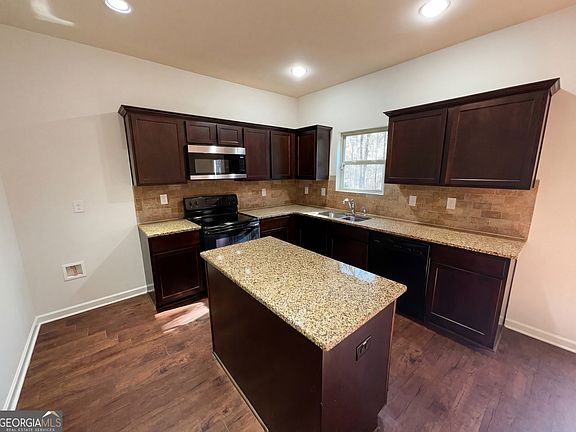 2nd image of 1209 Vienna Ct