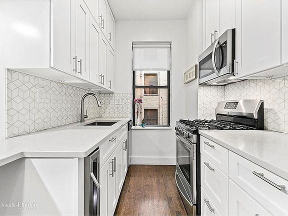 2nd image of 442 Hudson St #3A