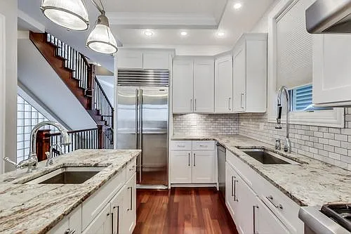 1337 W Roscoe St — Photo 7