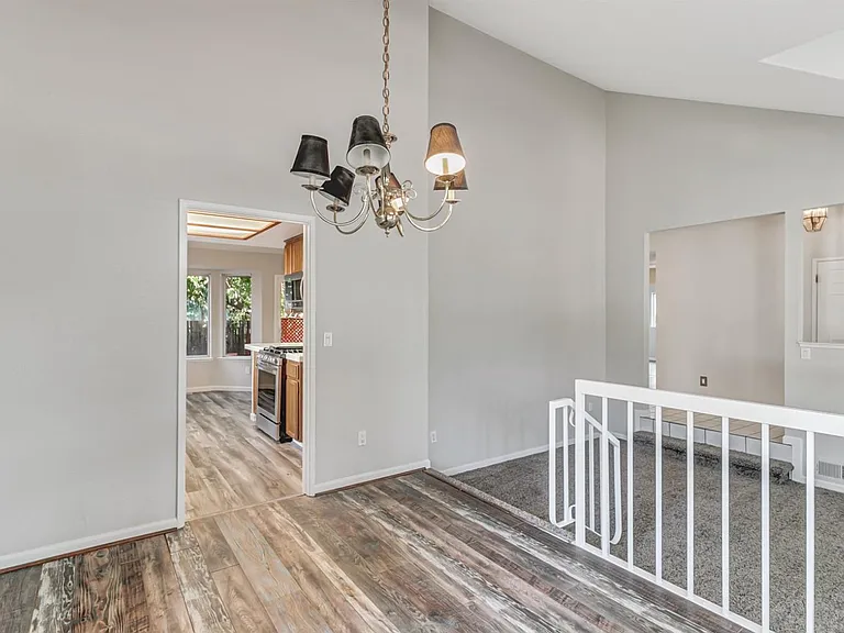 318 Village Cir — Photo 4