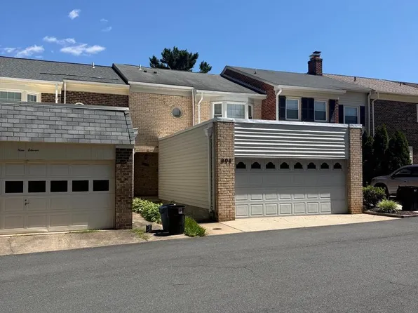 909 Moorefield Hill Grv SW, Vienna, VA 22180
