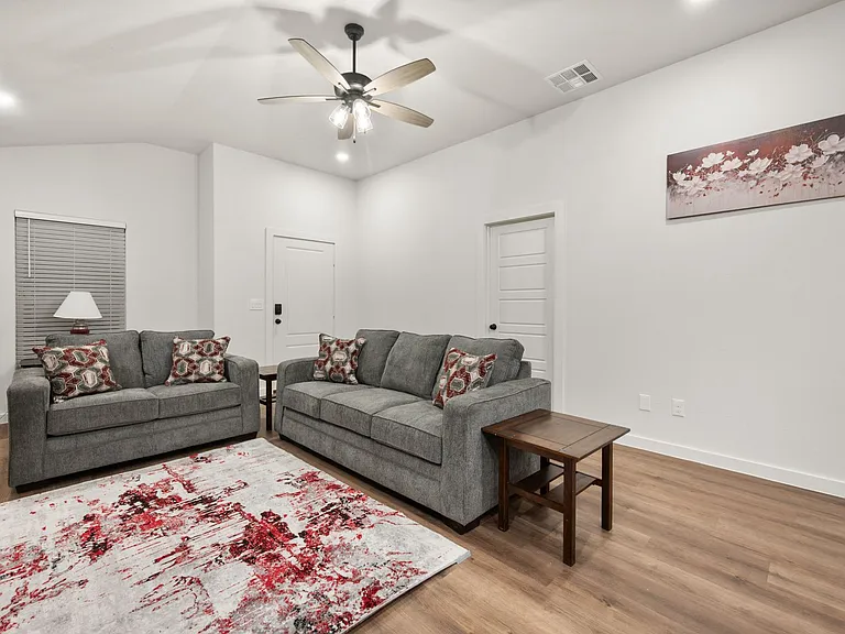 2515 Kenwood Ave — Photo 23