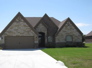 107 Sandstone Ln, Weatherford, TX 76085