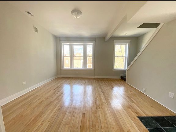 3rd image of 2018 N Hoyne Ave #3