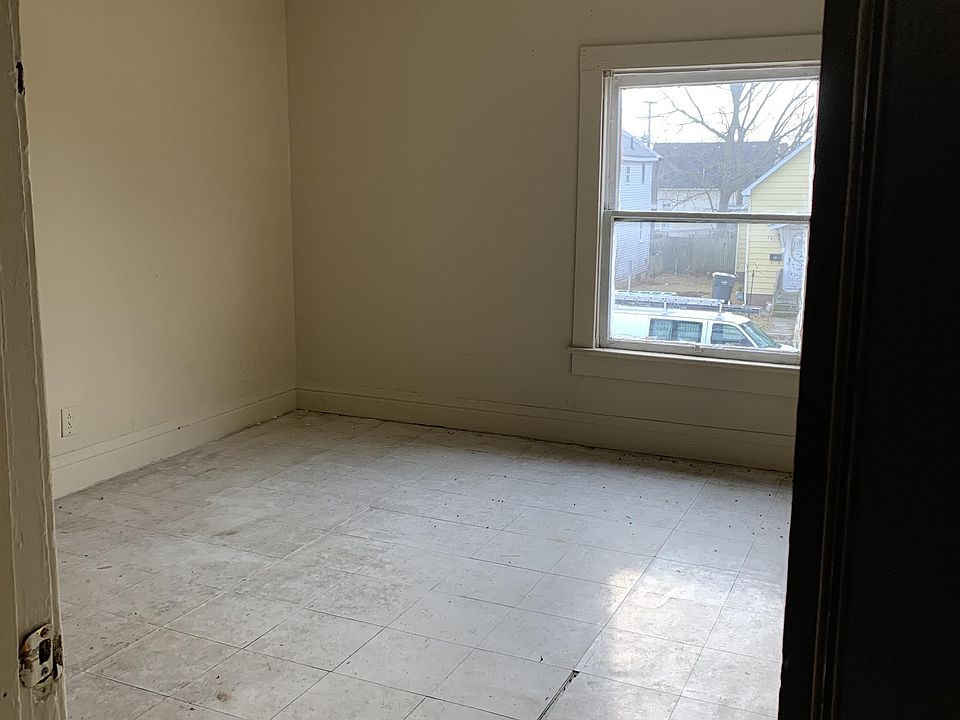 1st image of 604 1/2 W Marion St