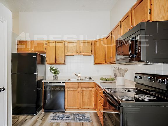2nd image of 2015 E Werges Ave
