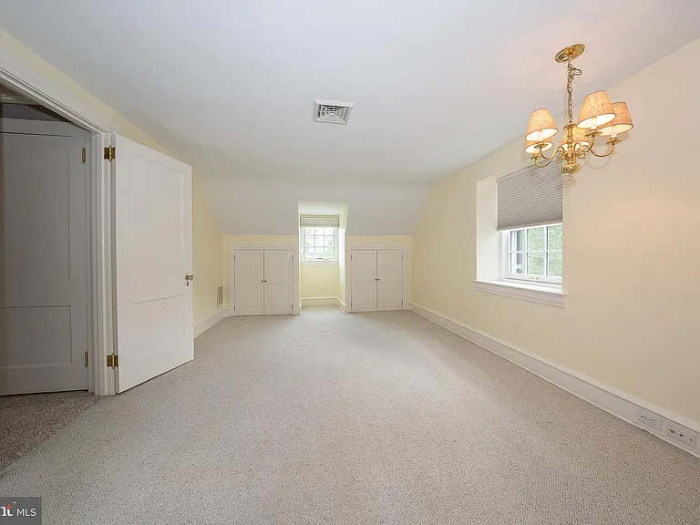 101 E Brookhaven Rd — Photo 63