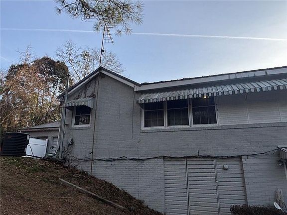 5th image of 802 N Park St