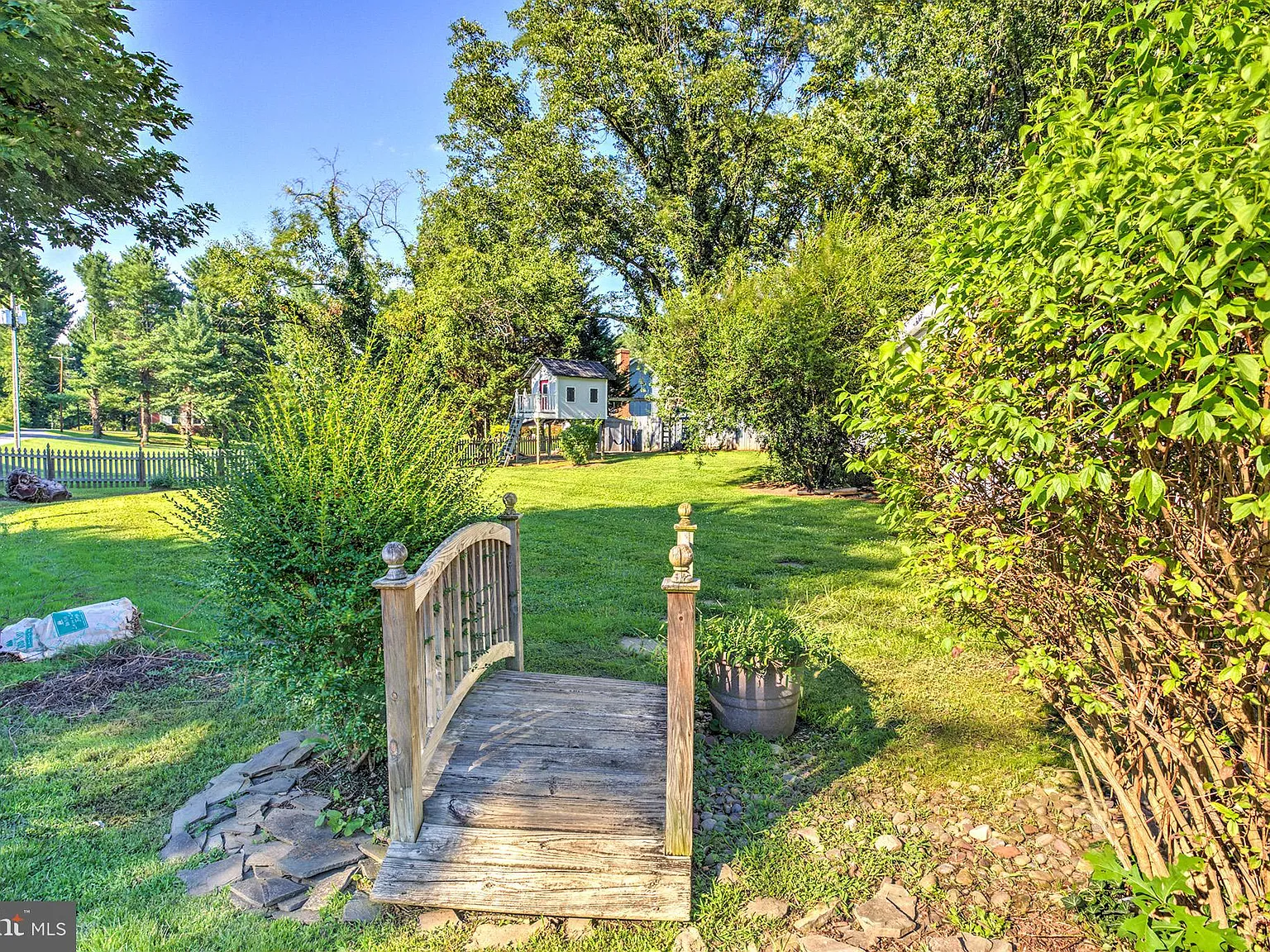 4 bed, 2.5 bath, 1882 sqft, $4,950 — Photo 3