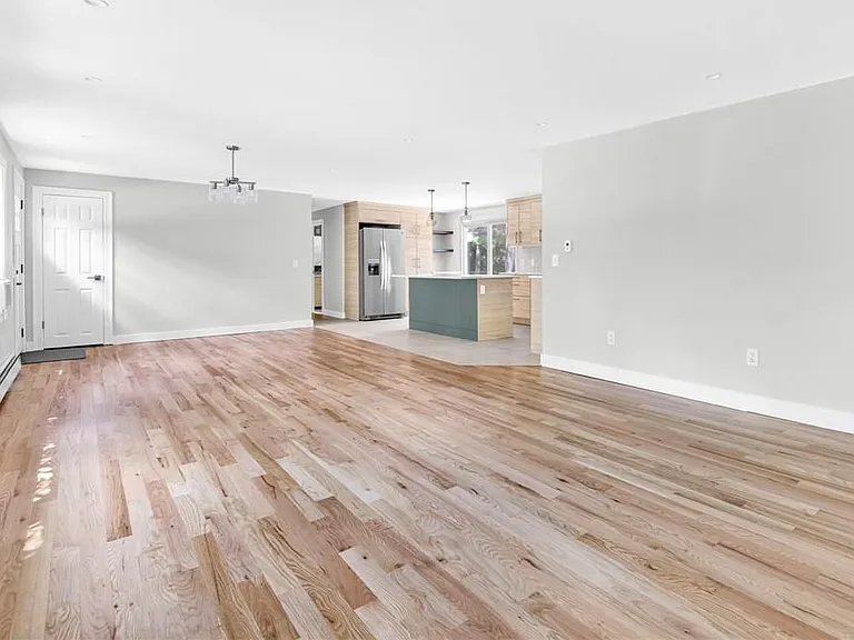 7 Jay Dr — Photo 19