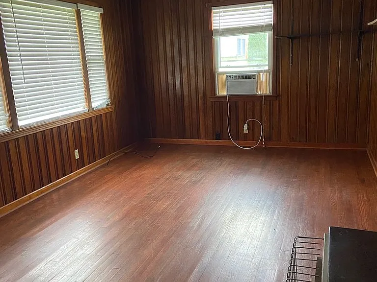109 Thompson St — Photo 16