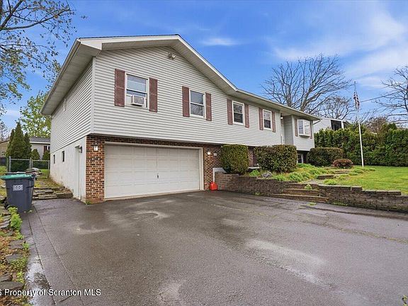3rd image of 72 Kirby Ave