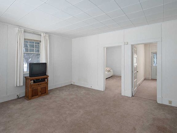 5th image of 208 N 1st Ave