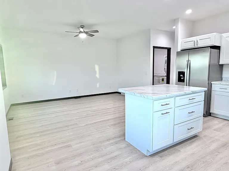 2319 Sweetgrass Dr — Photo 4