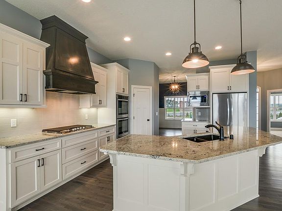 3rd image of 5805 Peony Ct N
