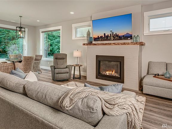 Nice neutral pallet lets you personalize the space.