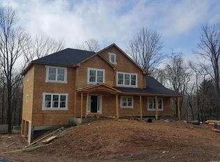 6 Whisper Ln, Suffern, NY 10901