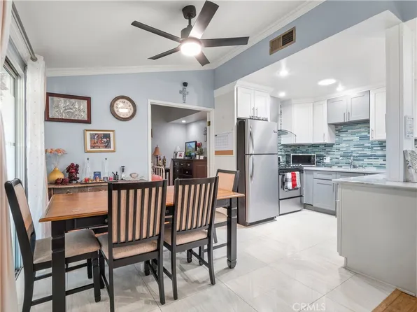 26835 Avenue Of The Oaks Unit B, Santa Clarita, CA 91321