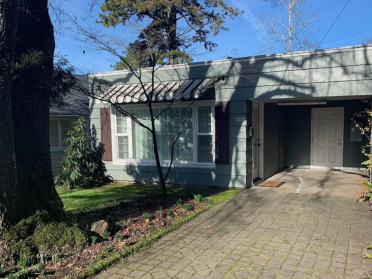1109 E 25th Ave — Photo 1