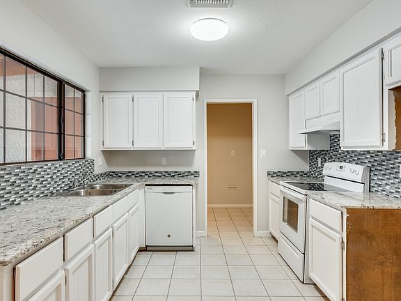 2nd image of 1116 S Ironwood Dr