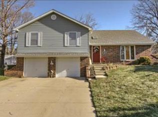 325 Crestview St, Lansing, KS 66043