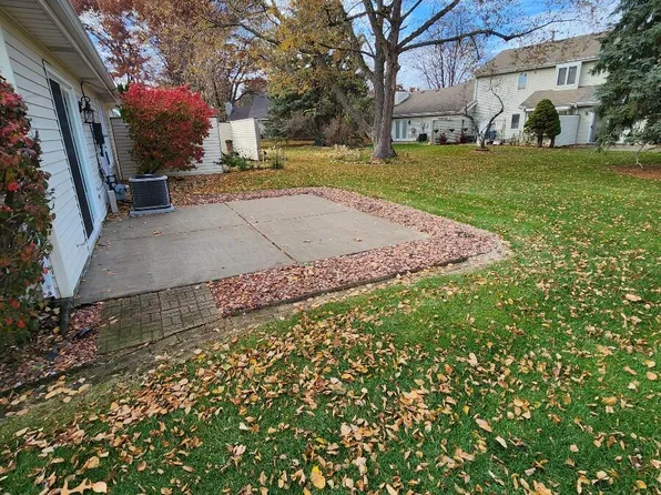 930 Woodhollow Dr, Schererville, IN 46375