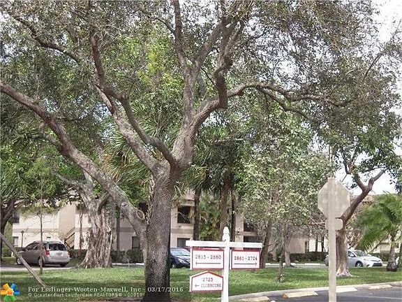 Coconut Creek beauty in Applewood Village
