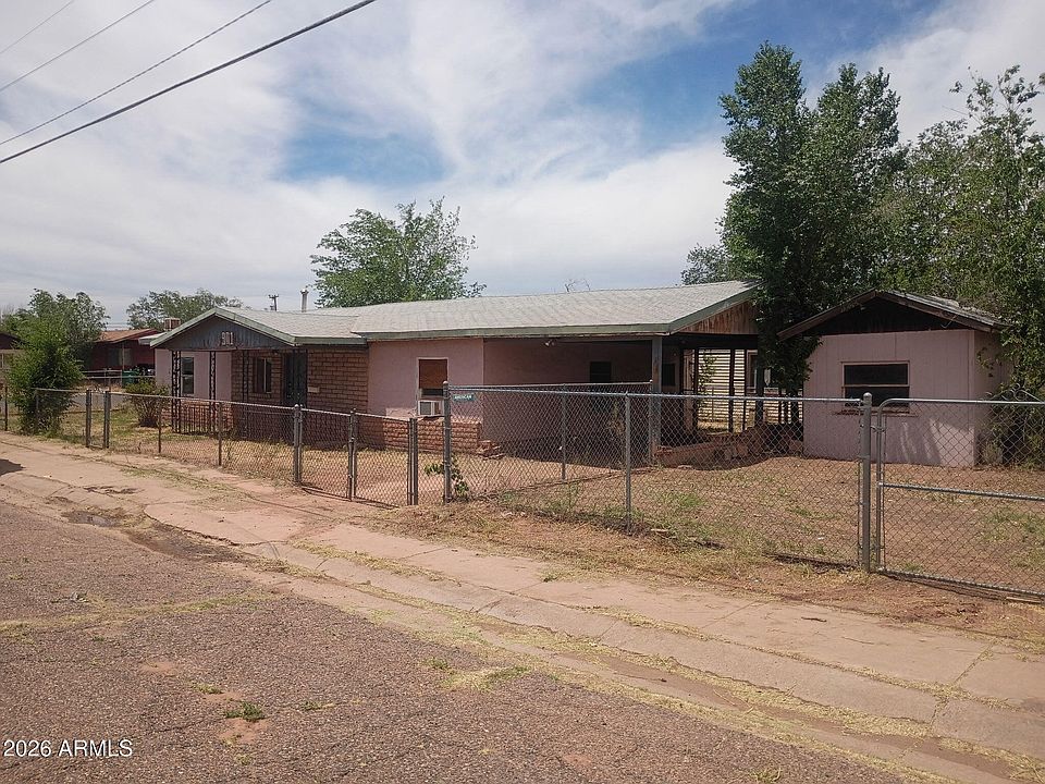 1st image of 901 N 1ST Avenue