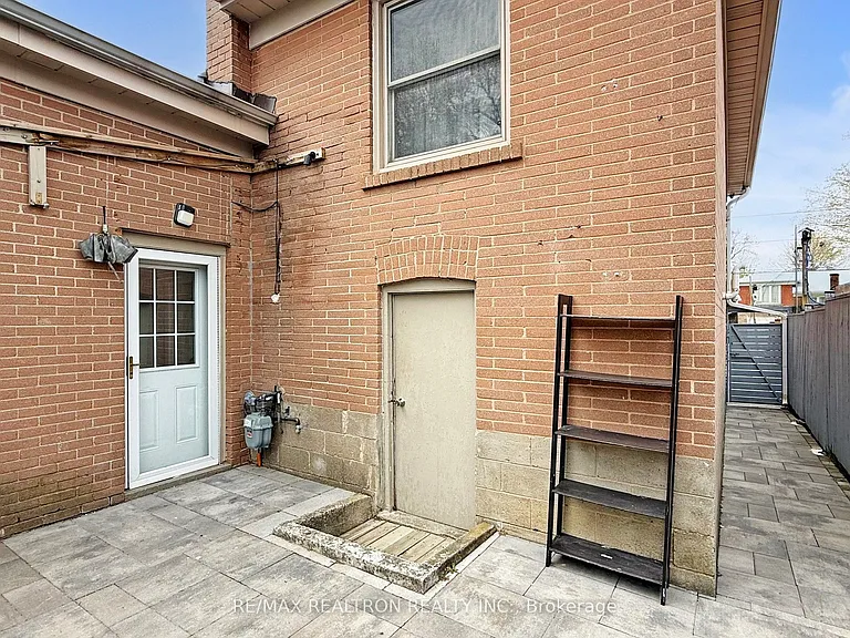55 Danby Ave #BASEMENT — Photo 25